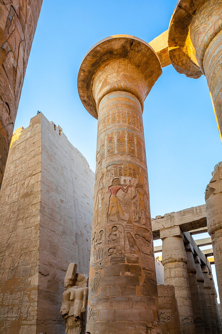 Säulen der Großen Hypostylhalle im Karnak-Tempel, Luxor, Theben, UNESCO-Welterbestätte, Ägypten, Nordafrika, Afrika