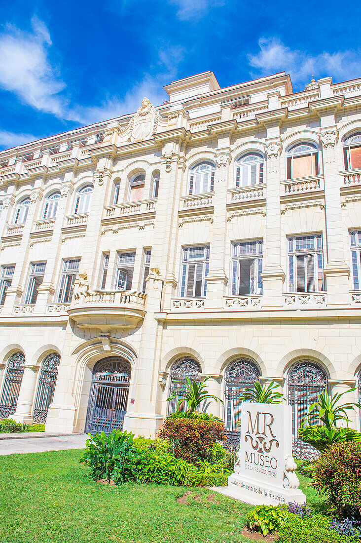 Das Museum der Revolution in Havanna. Das Museum ist im ehemaligen Präsidentenpalast untergebracht.