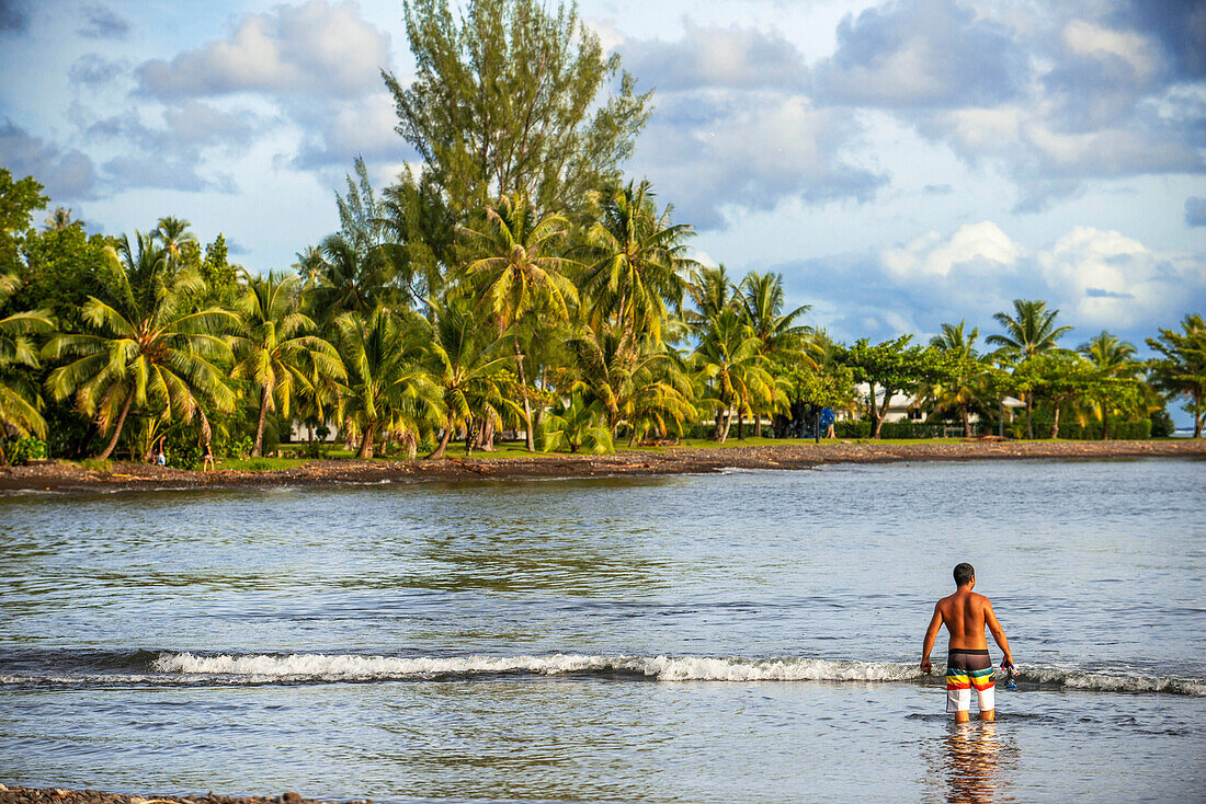 Strand vor der tahitianischen Küste. Papeete Tahiti nui Französisch Polynesien Frankreich