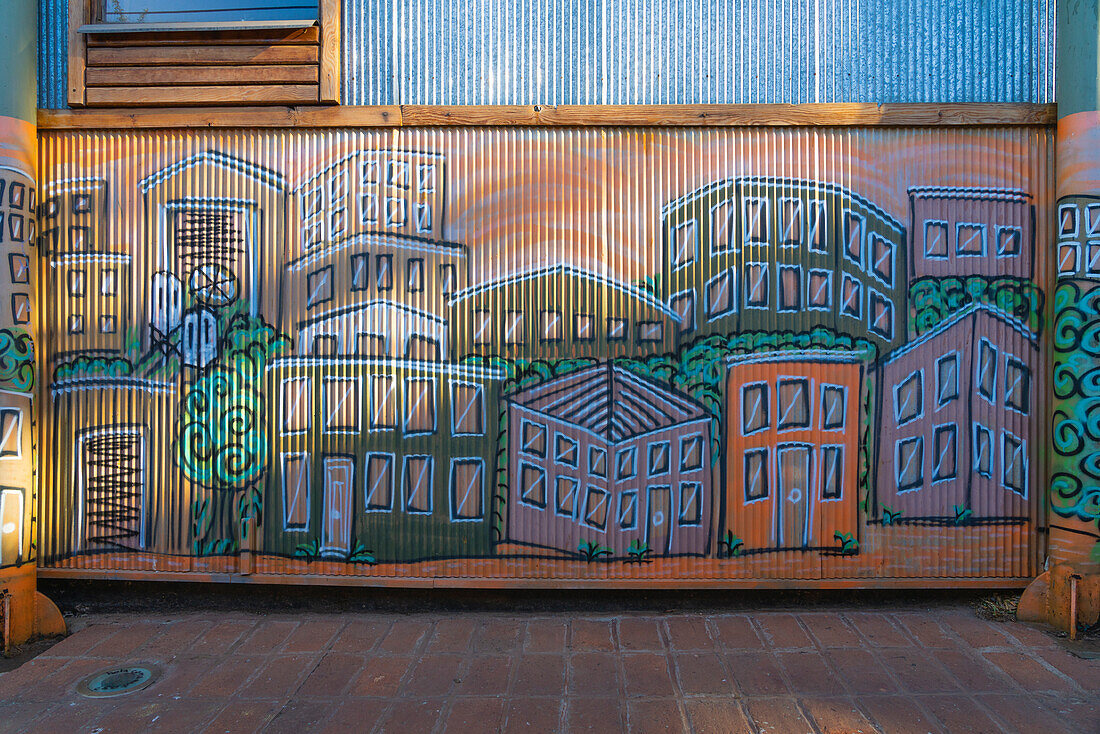 Bemalte Wandmalerei an einer Hauswand in Cerro Bellavista, Valparaiso, Provinz Valparaiso, Region Valparaiso, Chile, Südamerika