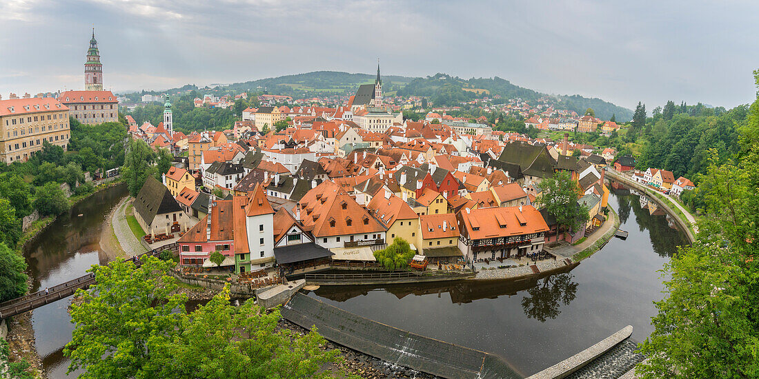 Historic town of Cesky Krumlov and Cesky Krumlov Caste Tower, UNESCO World Heritage Site, Cesky Krumlov, South Bohemian Region, Czech Republic (Czechia), Europe