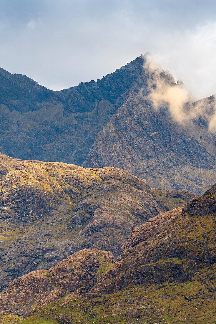 Black Cuillin Mountains vom Strand von Elgol aus gesehen, Isle of Skye, Innere Hebriden, Schottische Highlands, Schottland, Vereinigtes Königreich, Europa