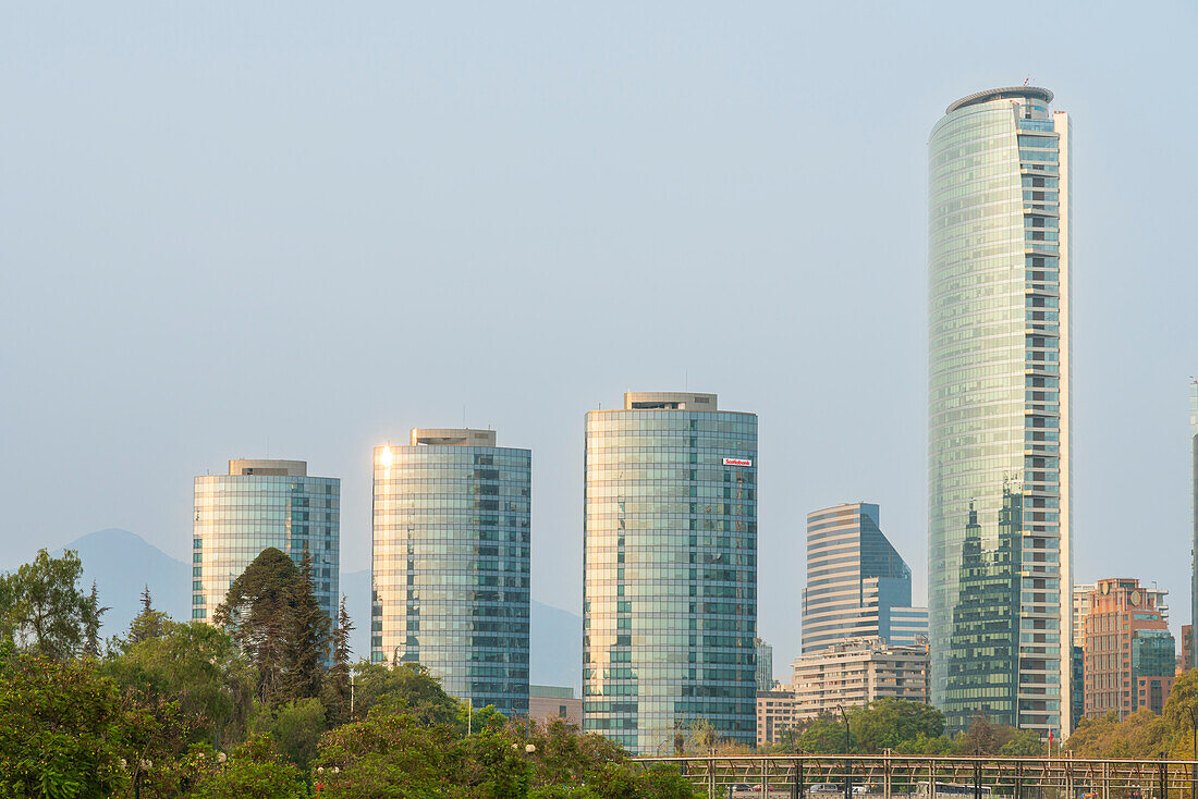 Titanium La Portada Gebäude, Provinz Santiago, Metropolregion Santiago, Chile, Südamerika