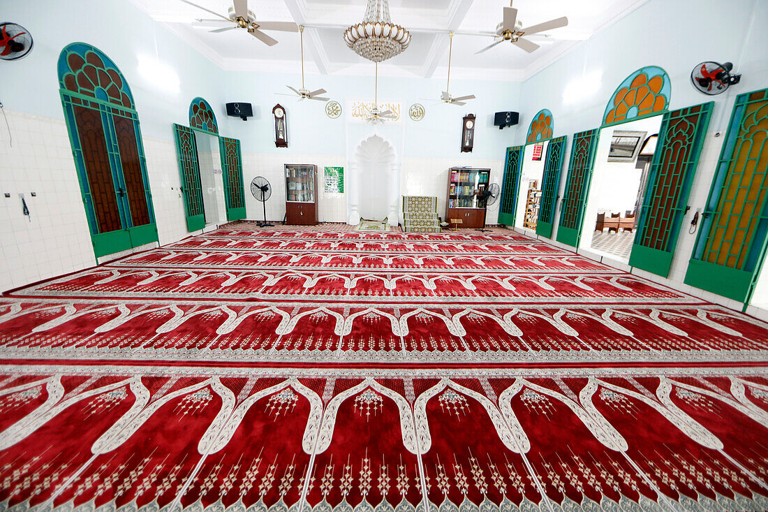 Prayer Hall, The Saigon Central Mosque (Masjid Musulman) built in 1935, Ho Chi Minh City, Vietnam, Indochina, Southeast Asia, Asia
