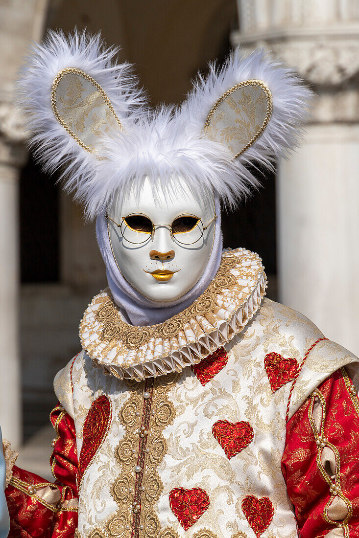 Figur im Karnevalskostüm, Venedig, Venetien, Italien, Europa