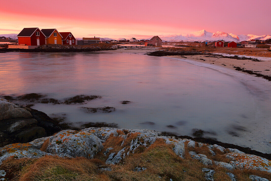 Sonnenaufgang in Sommaroy, Troms og Finnmark, Nordwest-Norwegen, Skandinavien, Europa