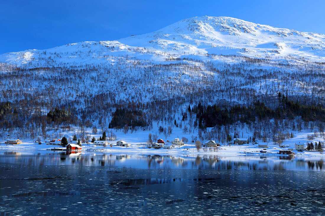 Bei Sommaroy, Troms og Finnmark, Nordwest-Norwegen, Skandinavien, Europa