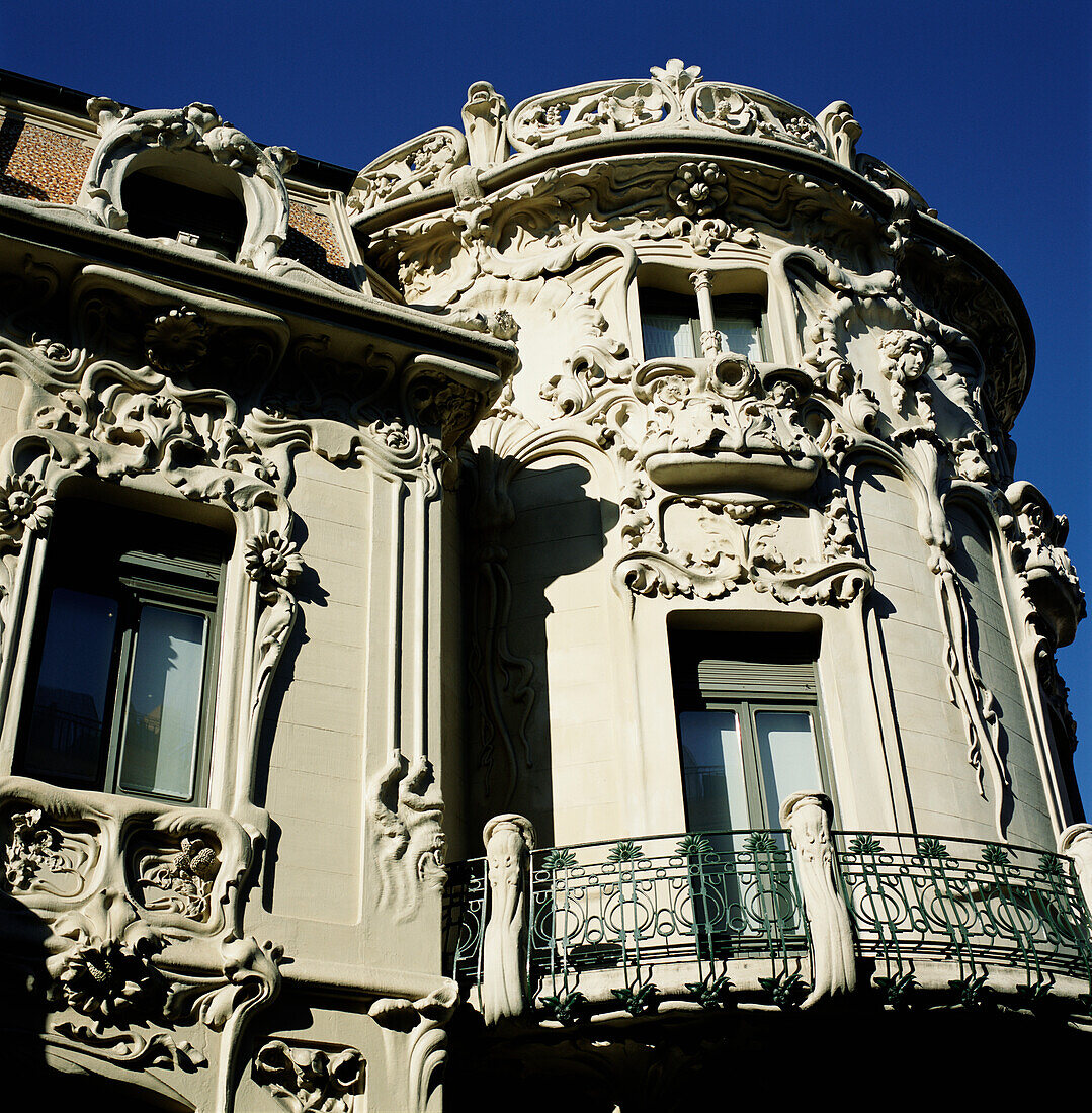 Palacio Longoria, Close Up