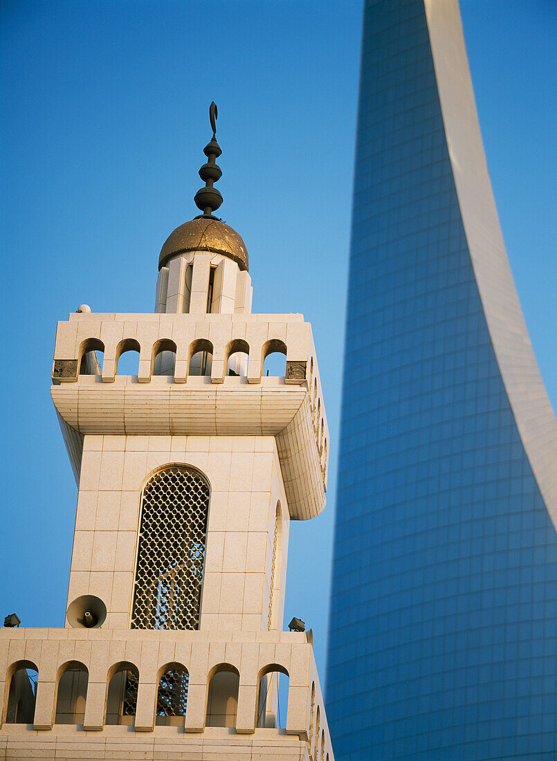 Minaret And The Kingdom Centre, Close Up