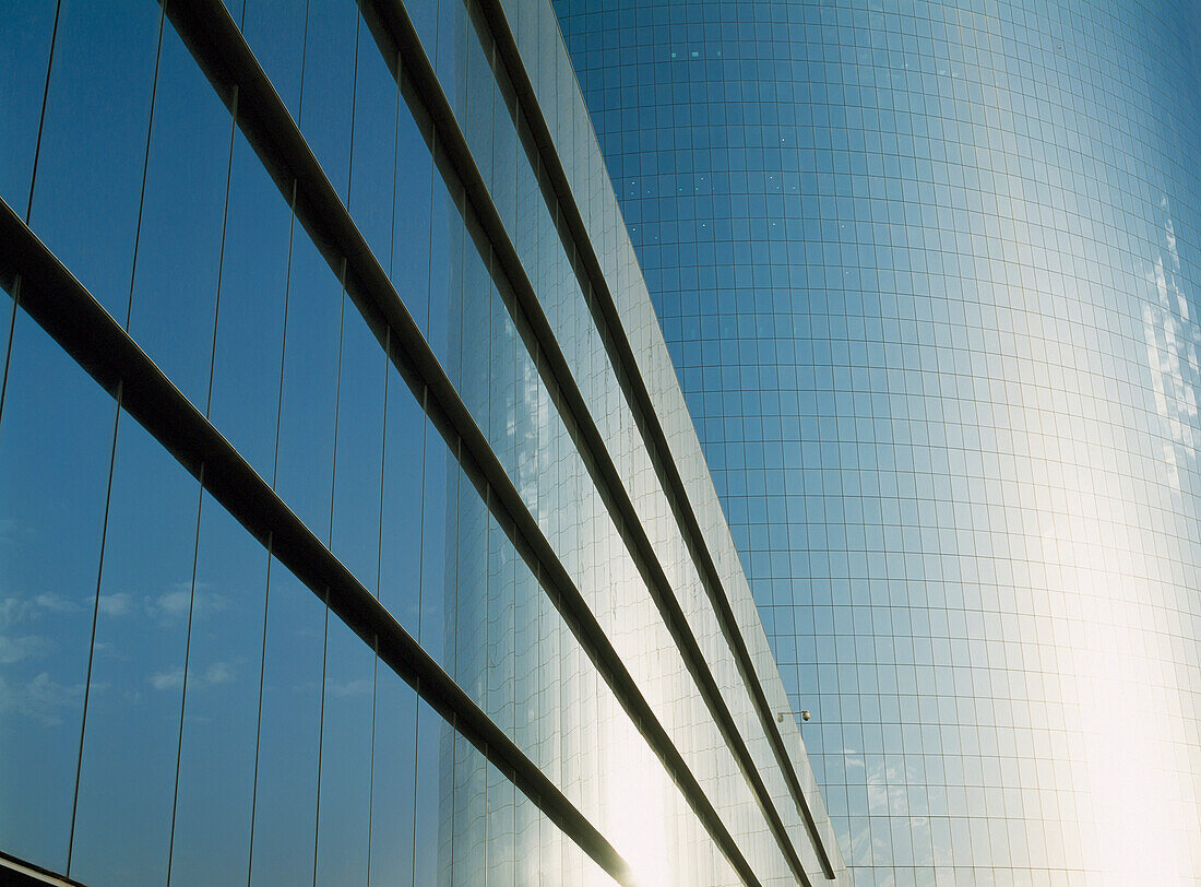 Windows Of The Kingdom Centre, Close Up