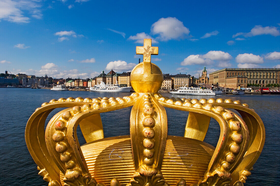 Goldene Krone auf der Skeppsholmsbron-Brücke.