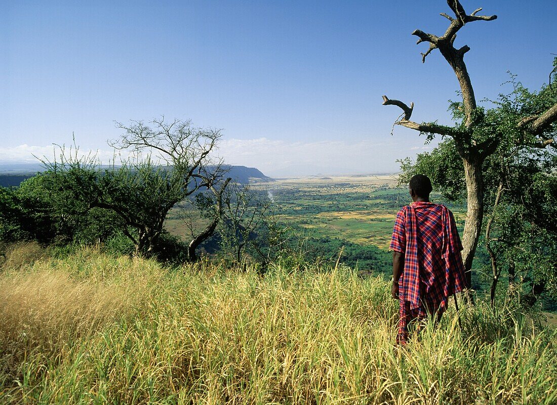 Massai-Stammesangehörige am Rande des Rift Valley