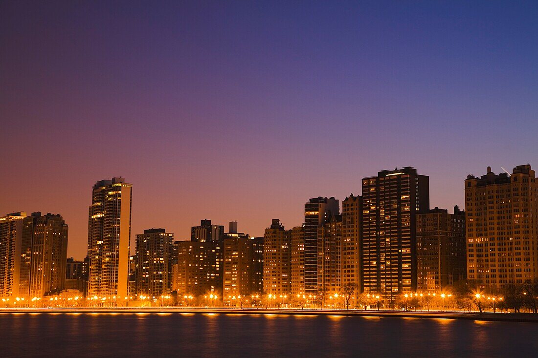 Skyline von Chicago Downtown bei Nacht