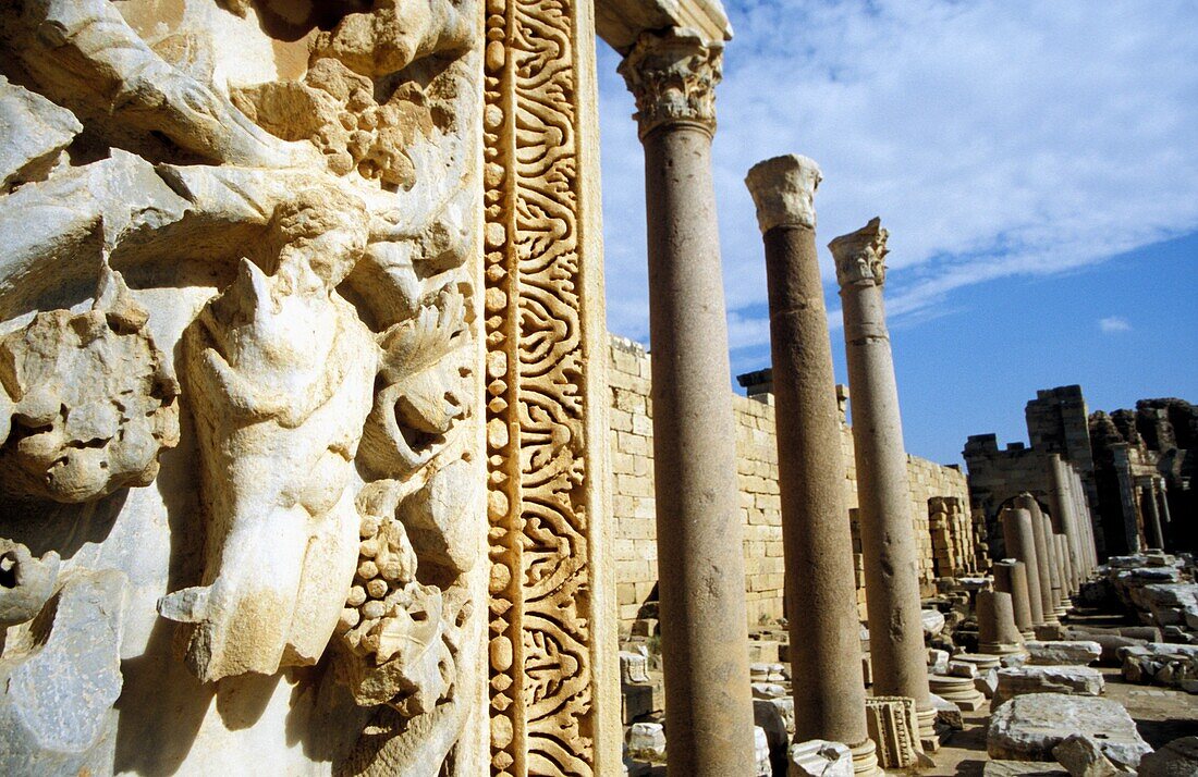 Geschnitzter Pilaster in der Severan-Basilika