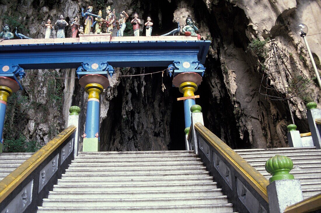 Treppe bei Hindu-Höhlen