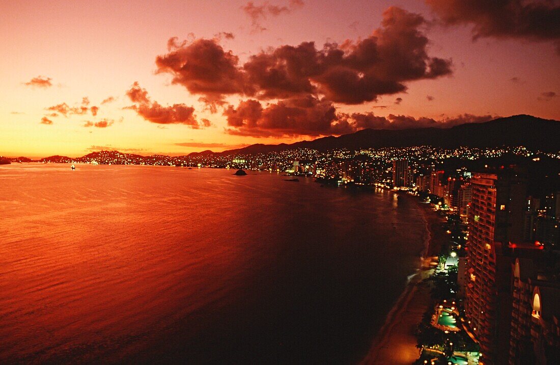 Acapulco-Bucht bei Sonnenuntergang