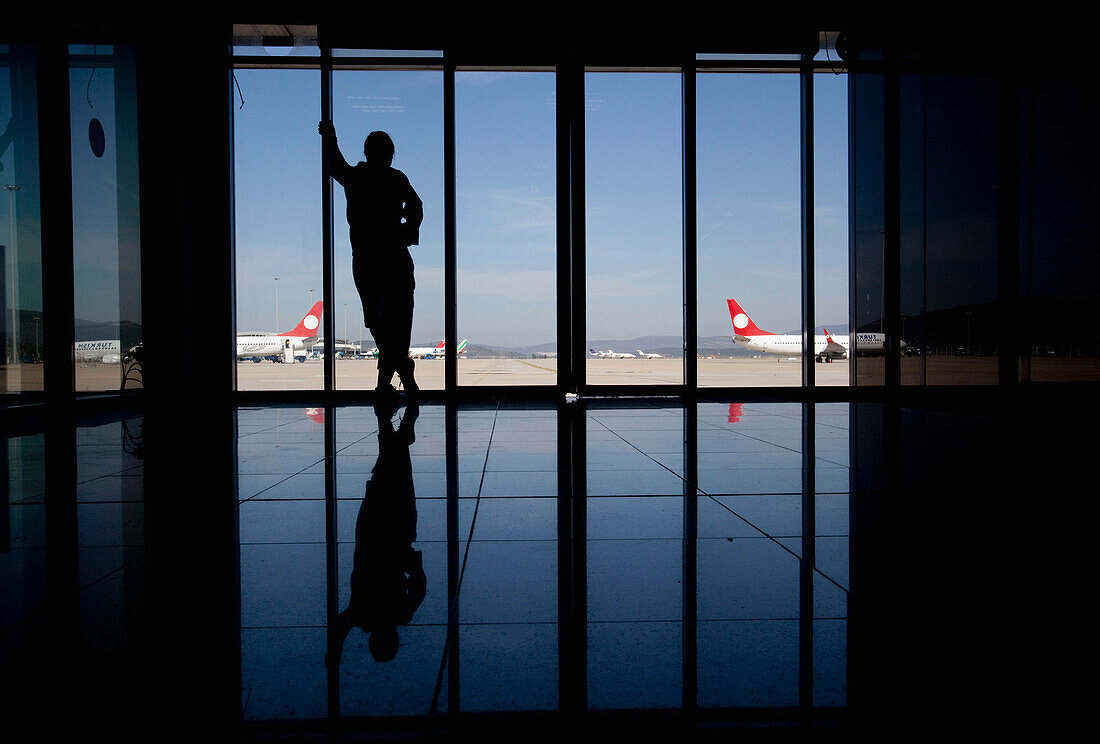 Passagiere warten auf das Boarding an Gate 1, Bodrum Domestic Airport