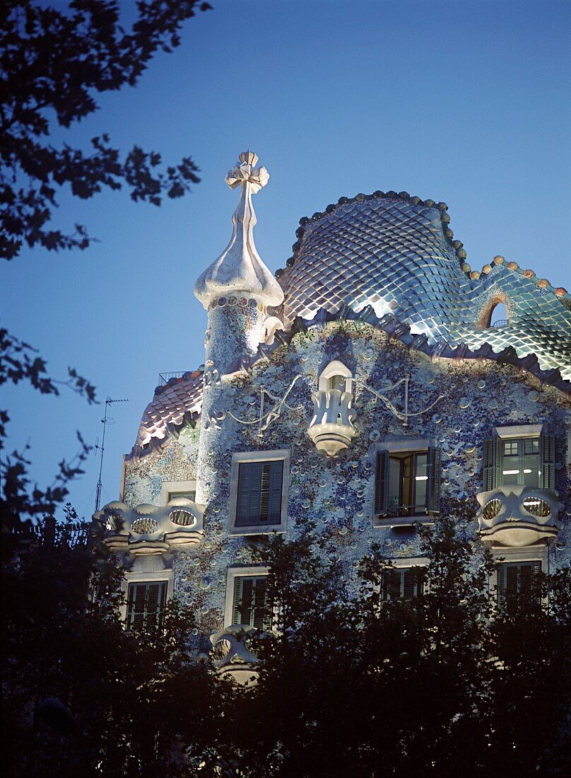 Casa Batllo in der Abenddämmerung