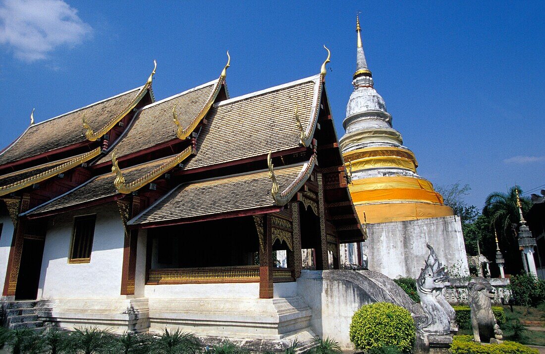 Buddhistischer Tempel Phra Singh mit Wat Wiharn Lai Kam