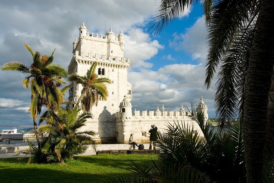 Turm von Belem und Palmen, Belem, Portugal