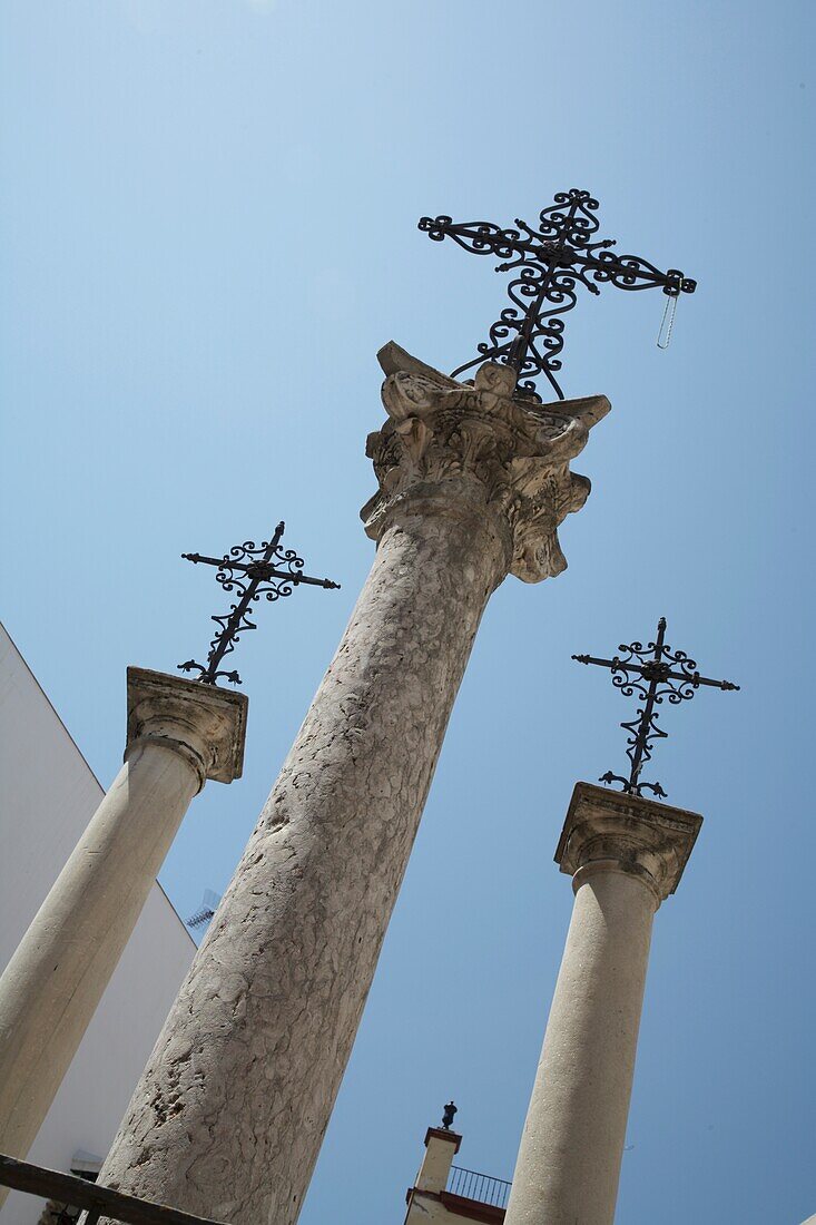 Drei Kreuze auf einem Platz, Sevilla,Spanien