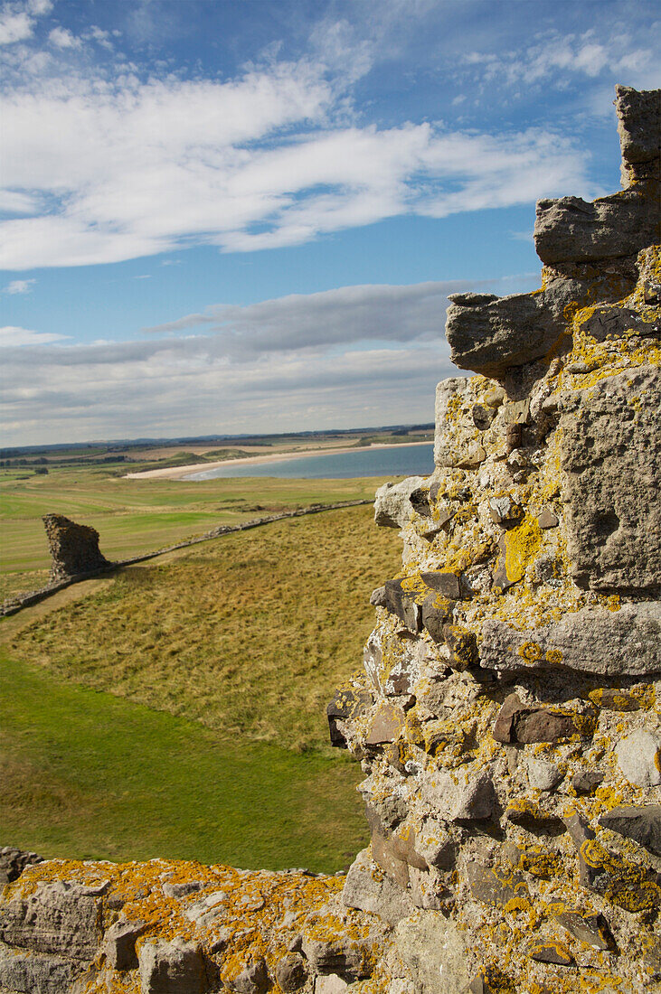 Die Mauern von Schloss Dunstanburgh, Northumberland,England,Vereinigtes Königreich