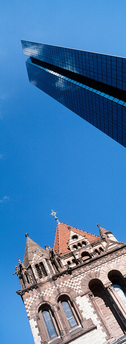 John Hancock Tower, Trinity Church, Copley Square, Boston, USA.