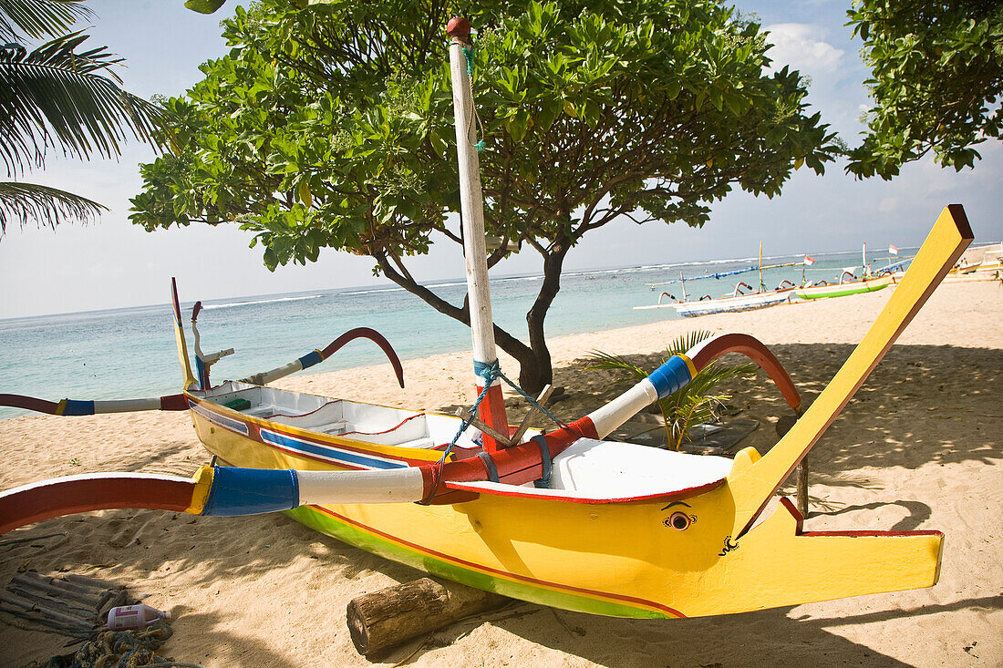 Fischerboot am Strand von Perhatian