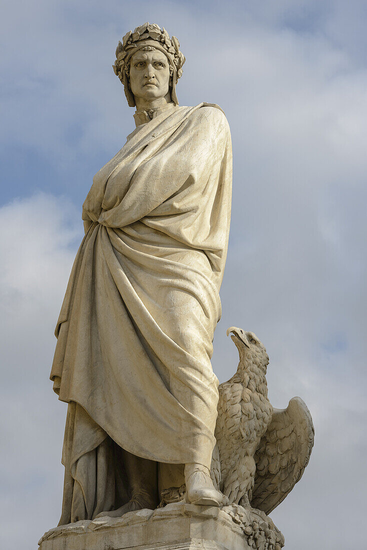 Die Statue von Dante Alighieri, in der Nähe der Basilika Santa Croce; Florenz, Toskana, Italien