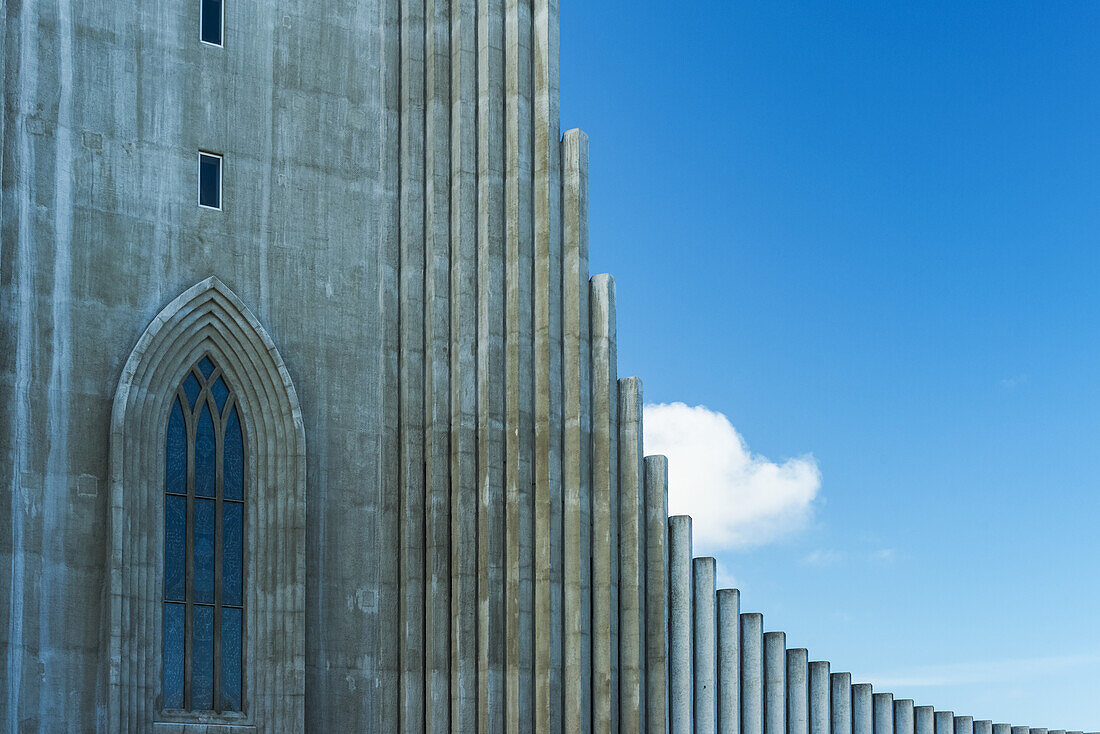 Architektonisches Detail der Hallgrimur-Kirche; Reykjavik, Island.