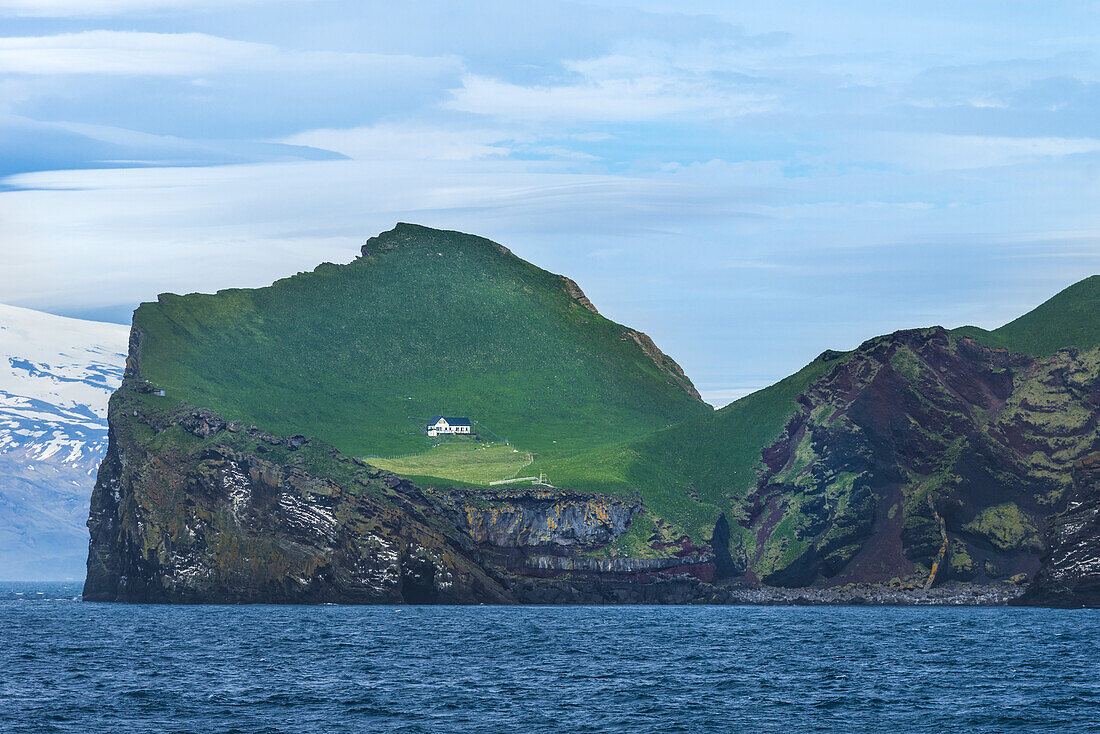 Haus der Papageientaucherjäger auf Ellirey Island; Westmännerinseln, Island