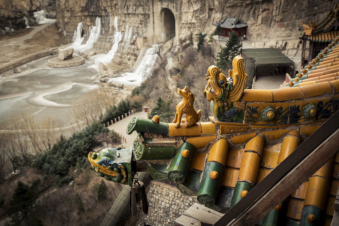 Der Hängende Tempel, auch bekannt als Hängendes Kloster oder Xuankong-Tempel, in der Nähe von Datong; China.