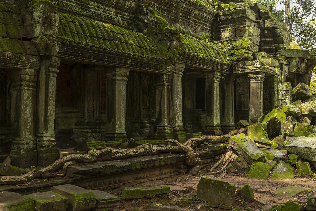 Colonnade with mossy roof by fallen rocks, Angkor Wat; Siem Reap, Siem Reap Province, Cambodia