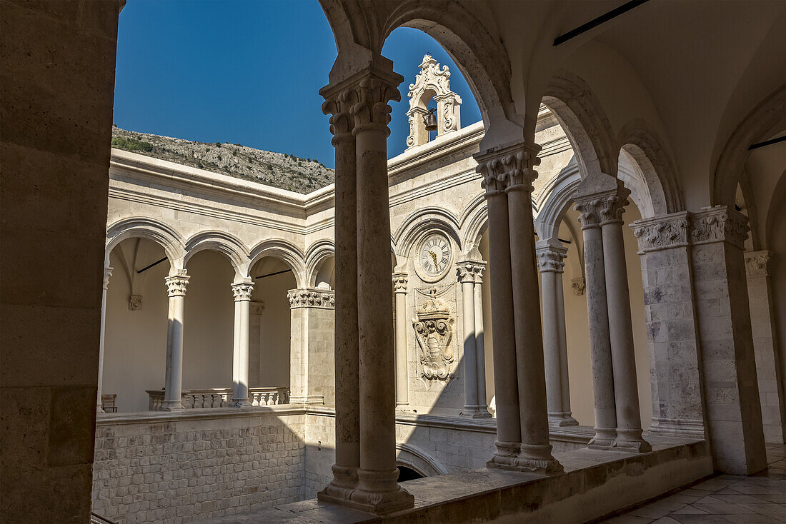 Der Hof des Rektorenpalastes; Dubrovnik, Gespanschaft Dubrovnik-Neretva, Kroatien.