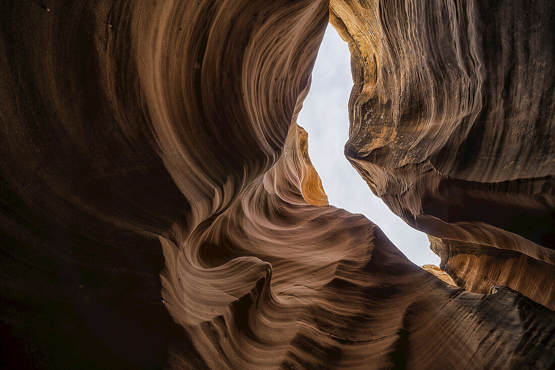 Slot Canyon bekannt als Rattlesnake Canyon, in der Nähe von Page; Arizona, Vereinigte Staaten von Amerika