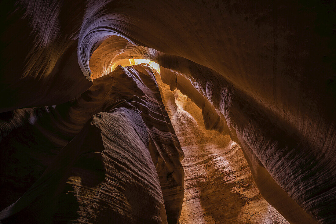 Slot Canyon bekannt als Canyon X, in der Nähe von Page; Arizona, Vereinigte Staaten von Amerika