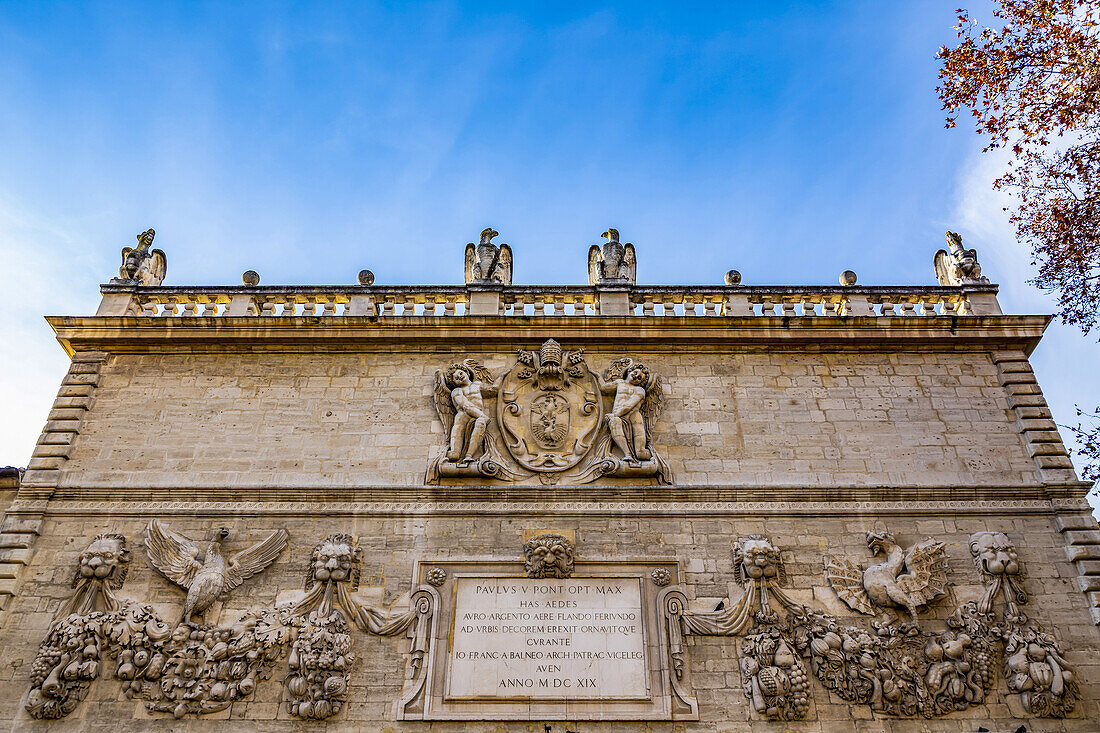Historisches Denkmal mit Gedenktafel; Avignon, Provence Alpes Côte d'Azur, Frankreich