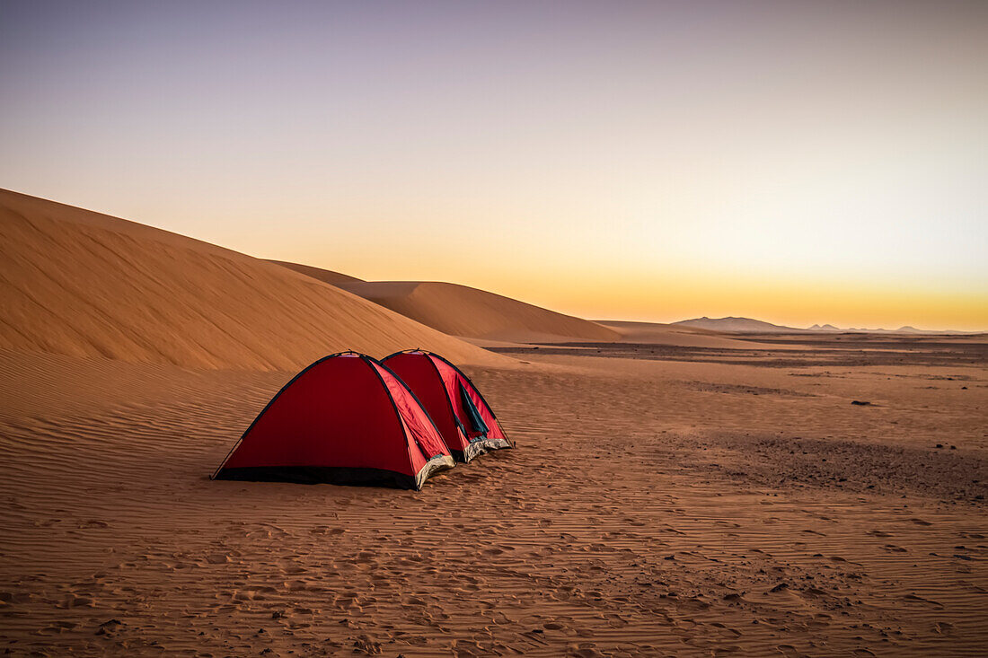 Zelte in den Sanddünen; Kawa, Nördlicher Staat, Sudan