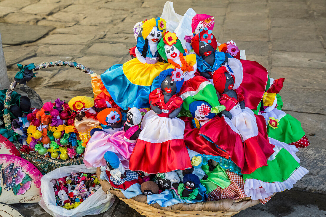 Handgefertigte Puppen zum Verkauf, Altstadt; Havanna, Kuba