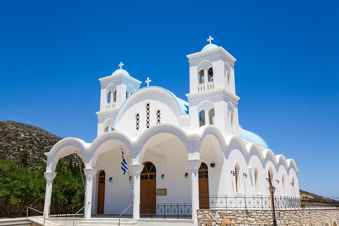 Kirche von Aspro Horio; Dorf Drios, Insel Paros, Kykladen, Griechenland.