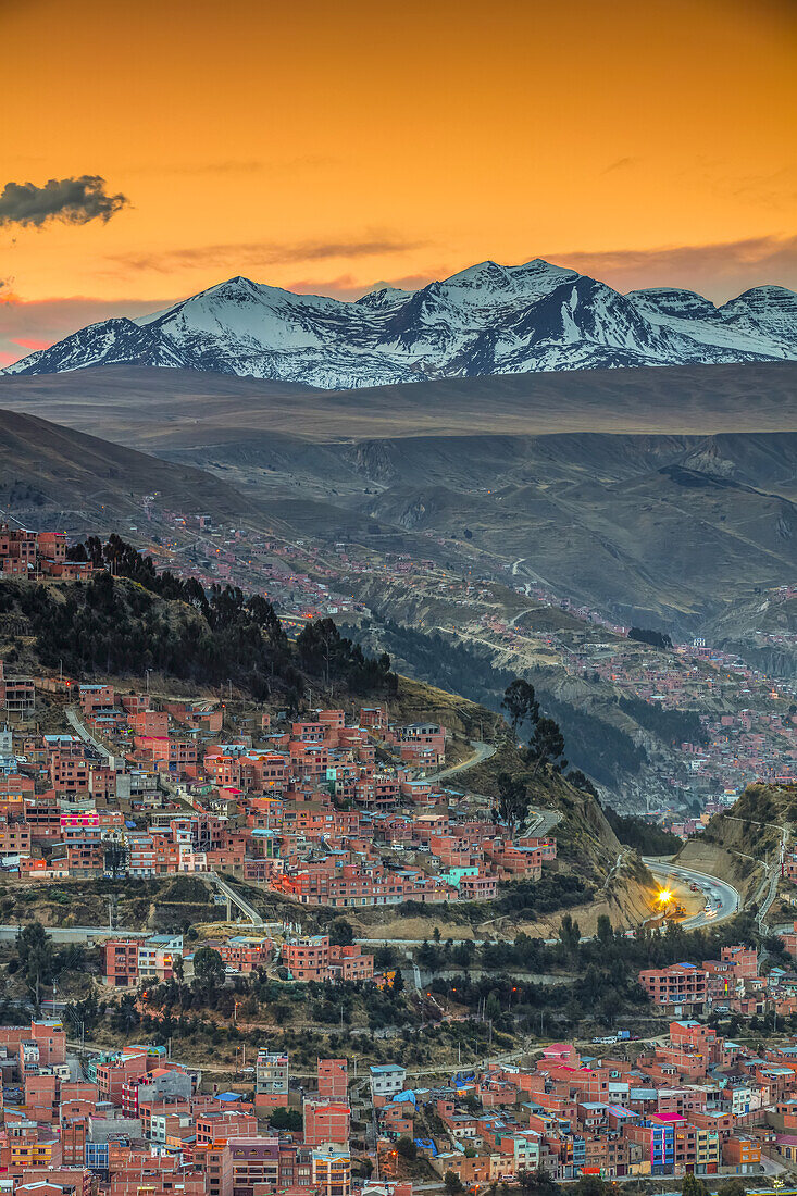 Andengebirge rund um La Paz bei Sonnenuntergang; La Paz, Pedro Domingo Murillo, Boliva