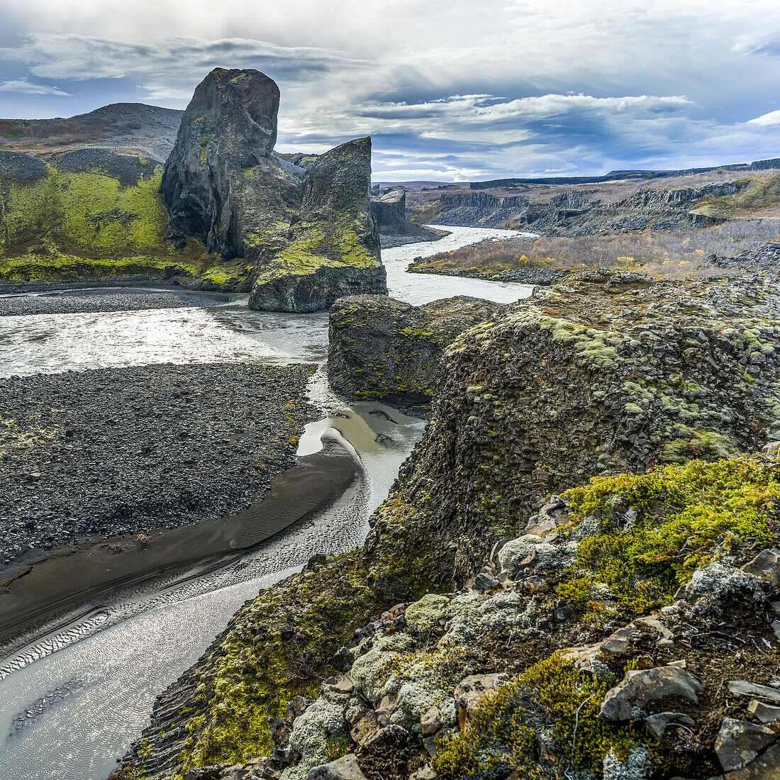 Das Vesturdalur-Tal ist ein Gebiet im Norden Islands, das für seine faszinierenden Felsformationen bekannt ist; Nordurping, Nordöstliche Region, Island