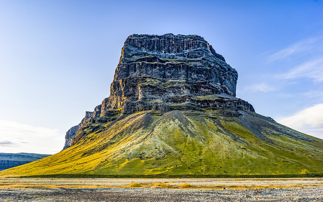 Eine schroffe Felsformation in Südisland; Skaftarhreppur, Südregion, Island.