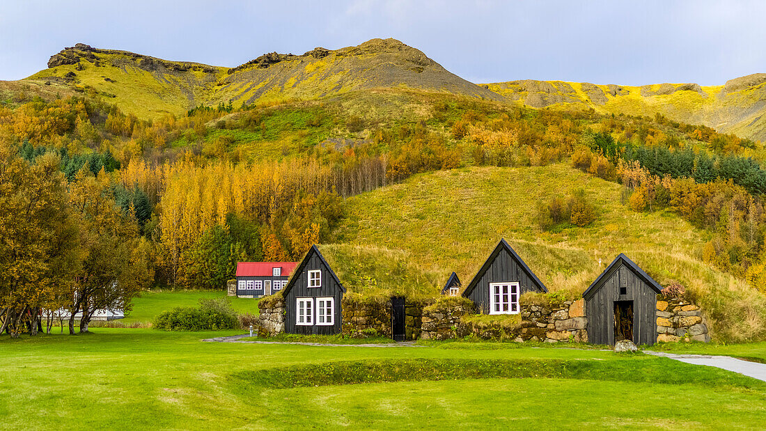 A house and shed built into a grassy hillside; Rangarping, Southern Region, Iceland