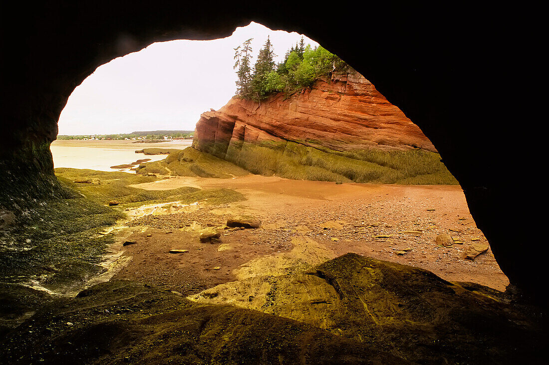 Seehöhle bei Ebbe Bay of Fundy, New Brunswick Kanada