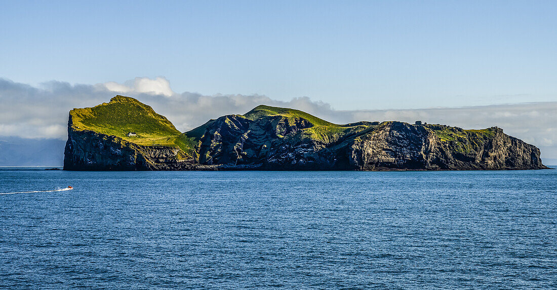 Insel in einem Archipel südlich des isländischen Festlandes; Vestmannaeyjar, südliche Region, Island