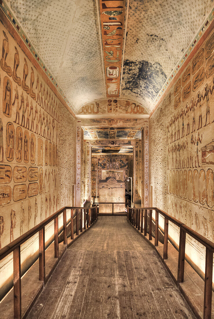 Gang zur Grabkammer, Grab von Ramses IV, KV2, Tal der Könige, UNESCO-Welterbe; Luxor, Ägypten