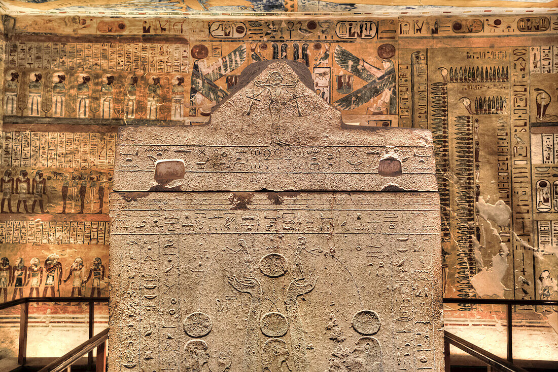 Sarkophag in der Grabkammer, Grab von Ramses IV, KV2, Tal der Könige, UNESCO-Welterbe; Luxor, Ägypten