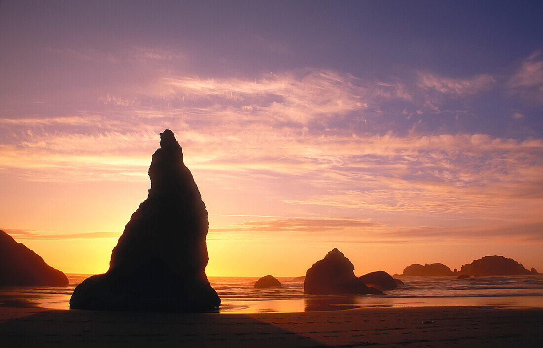 Sunset over Beach, Surf and Rock Formations, Bandon Beach, Oregon Coast, Oregon, USA