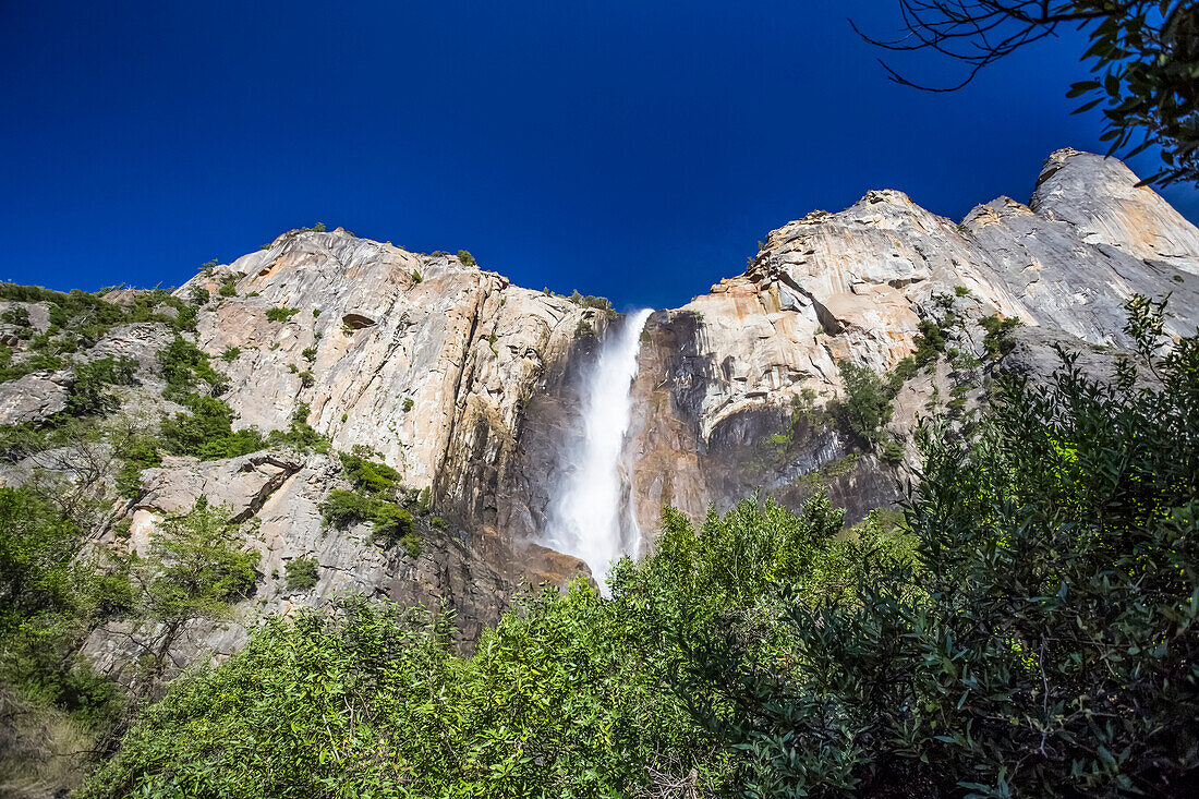 Bridalveil Fall im Yosemite Valley, Yosemite National Park; Kalifornien, Vereinigte Staaten von Amerika.